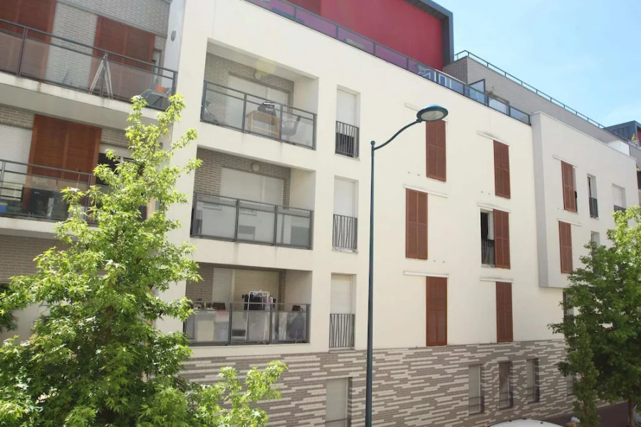 Beautiful Apartment With Balcony Near Paris