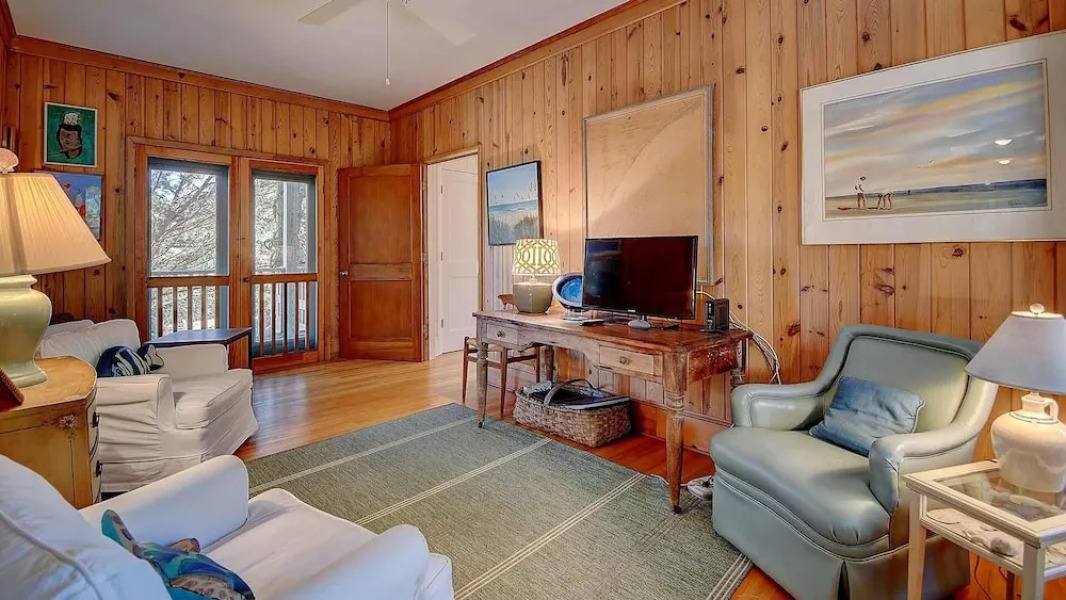 151 Easy Breezy 4 Br Home by RedAwning