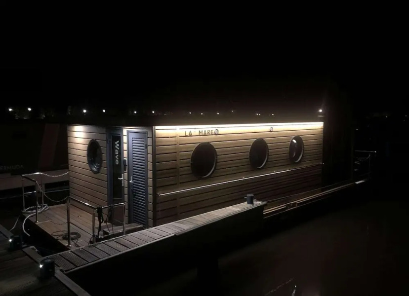 Houseboat in Volendam Marina