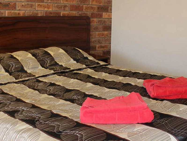 Woomargama Village Hotel Motel