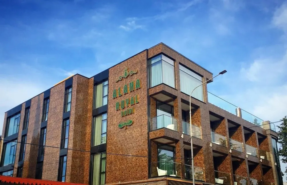 Отель Alana Royal