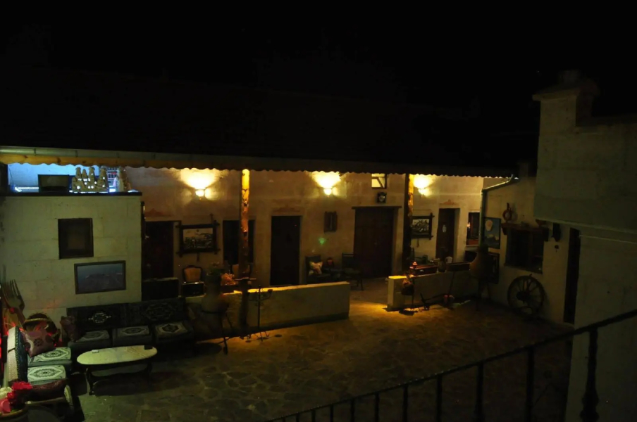 Bir Kedi Villa