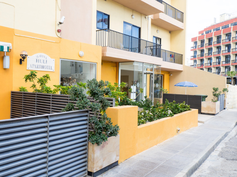 Huli Hotel & Apartments