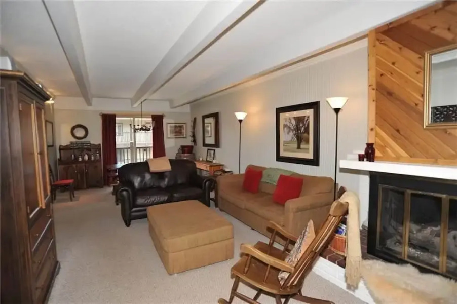 Ski and Racquet B102