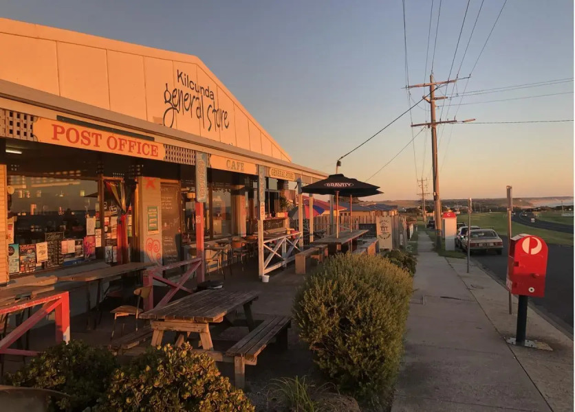 Sinnamon's By The Sea