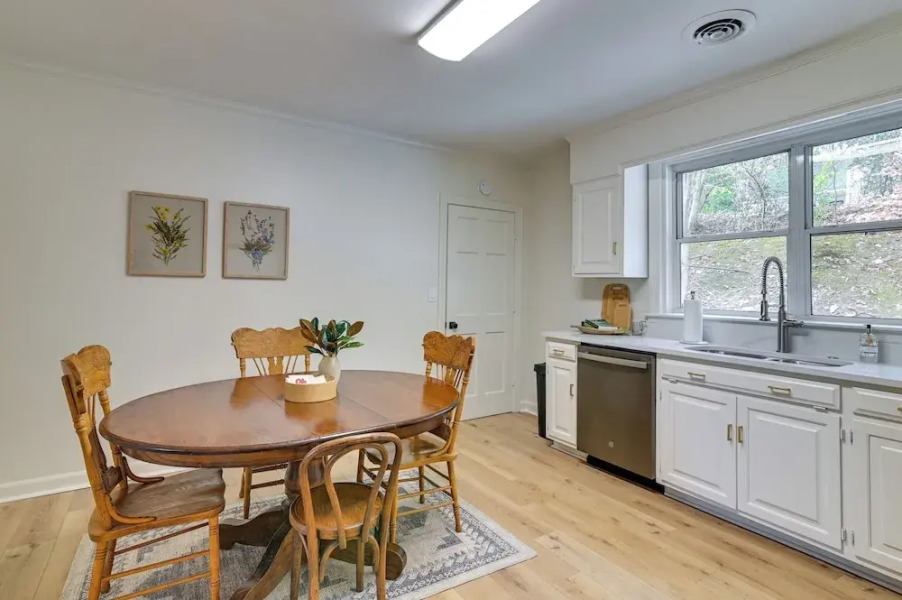 Centrally Located Home ~ Steps to Oxford Square!