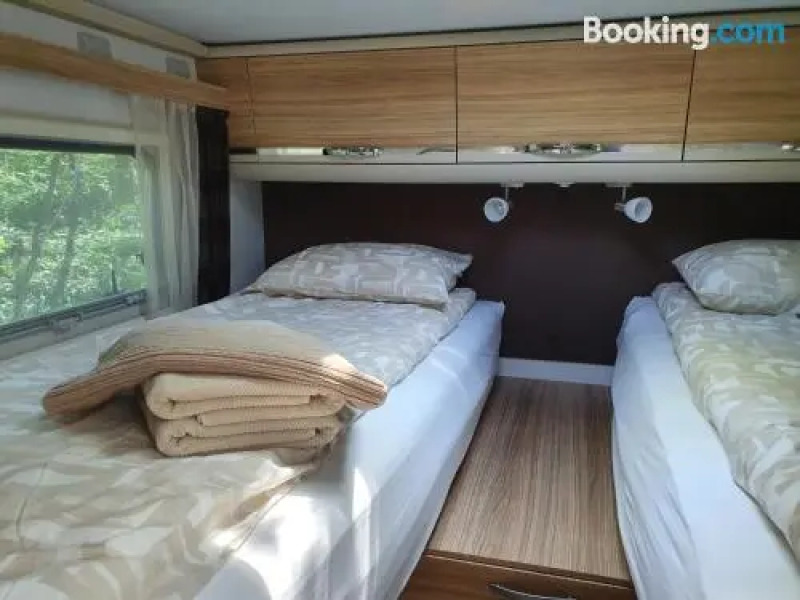 Camping-car de luxe dans le bois de Champia - Huy