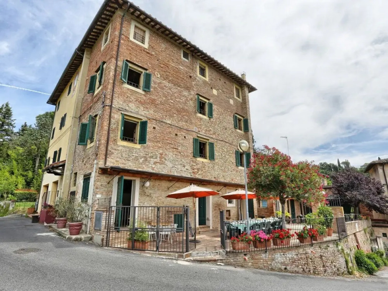 Luxurious Cottage in Palaia With Pool