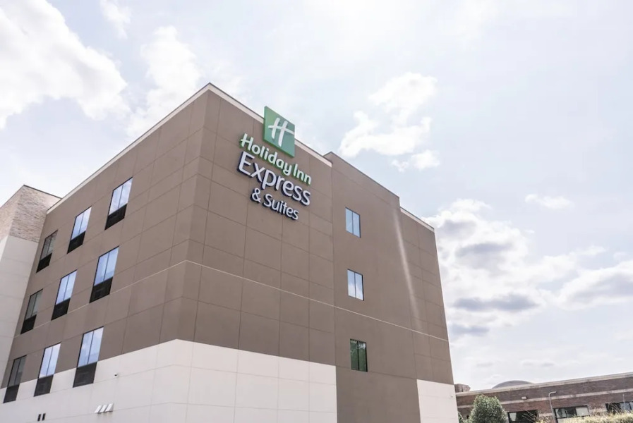 Holiday Inn Express and Suites Birmingham - Homewood, an IHG
