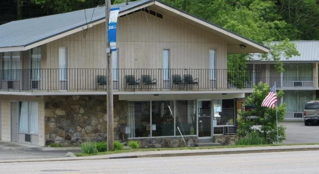 Sleepy Bear Motel