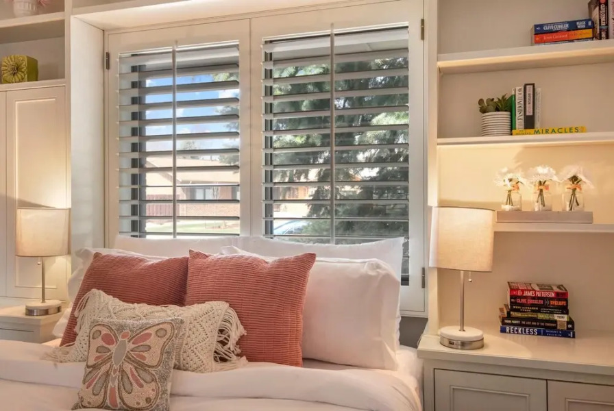 Relaxing Escape Complete With Home Theater and BBQ