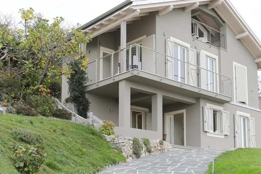 Italian Lakes 1 bed Apartment With Lake Views, Private Terrace, Wifi, Peaceful Location