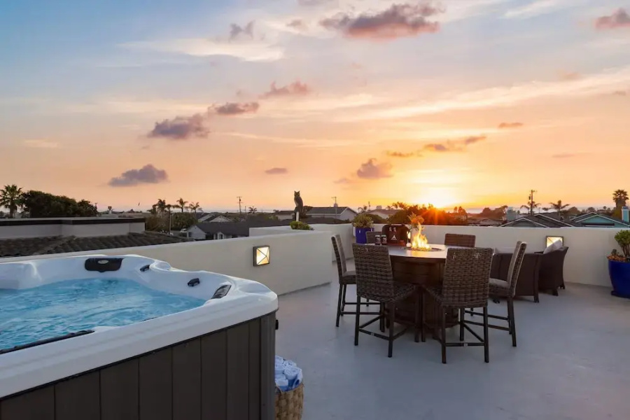 Sunset Serenity by Avantstay Rooftop w Hot Tub Fire Pit 3 Blocks to Beach