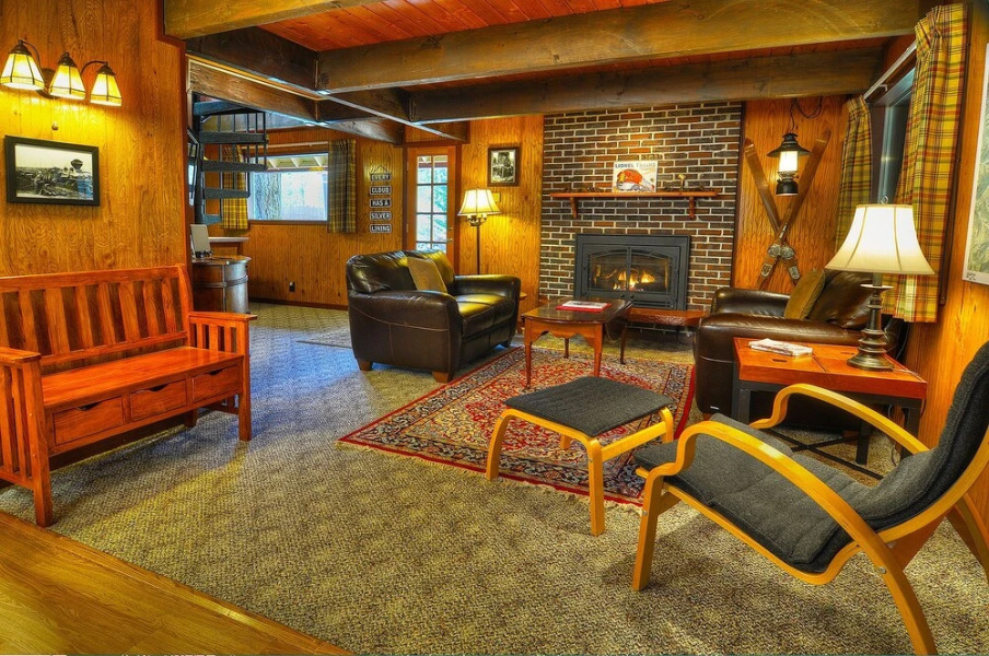 Red Hawk Hideaway - Two Bedroom Cabin with Hot Tub