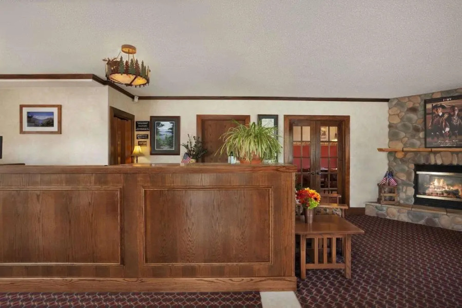 Super 8 by Wyndham Lake George/Downtown