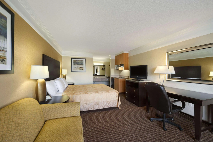Studio 6 Suites Hinesville, GA