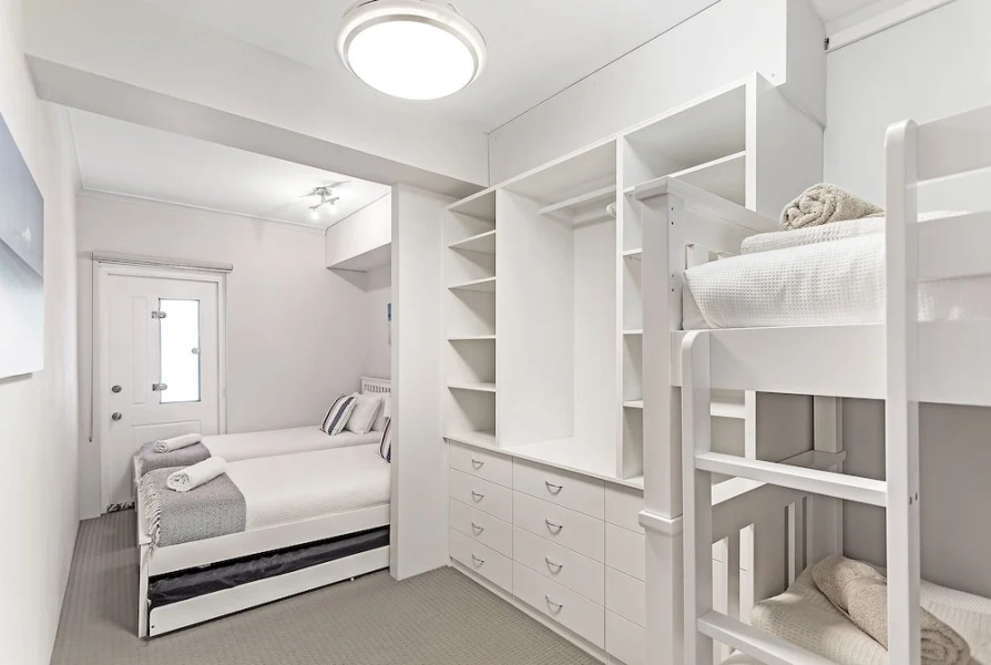 Phuza Maningi, 17 Myan Close