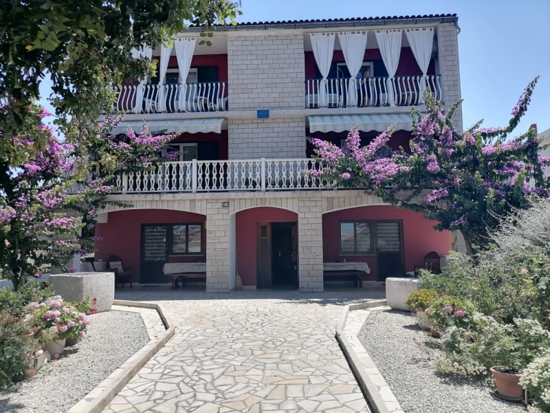 Ljube - quiet location & close to the beach - A2(4+1)