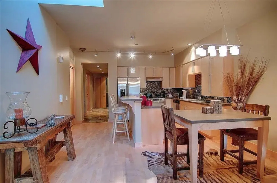 Rudder Village 5 4 Br home by RedAwning