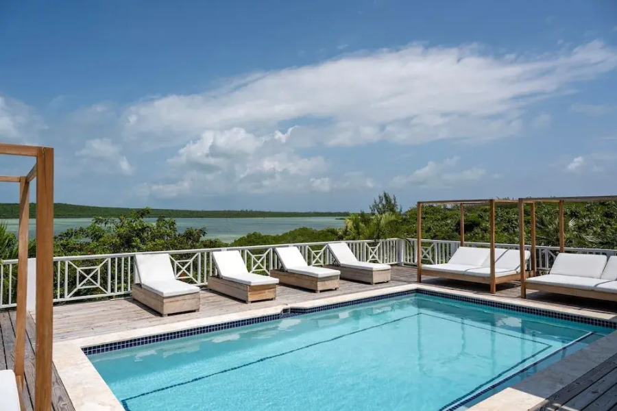 Turtle Pointe - Lux New Windermere Home W/pool, Boat Dock, Beach 3 Bedroom Home