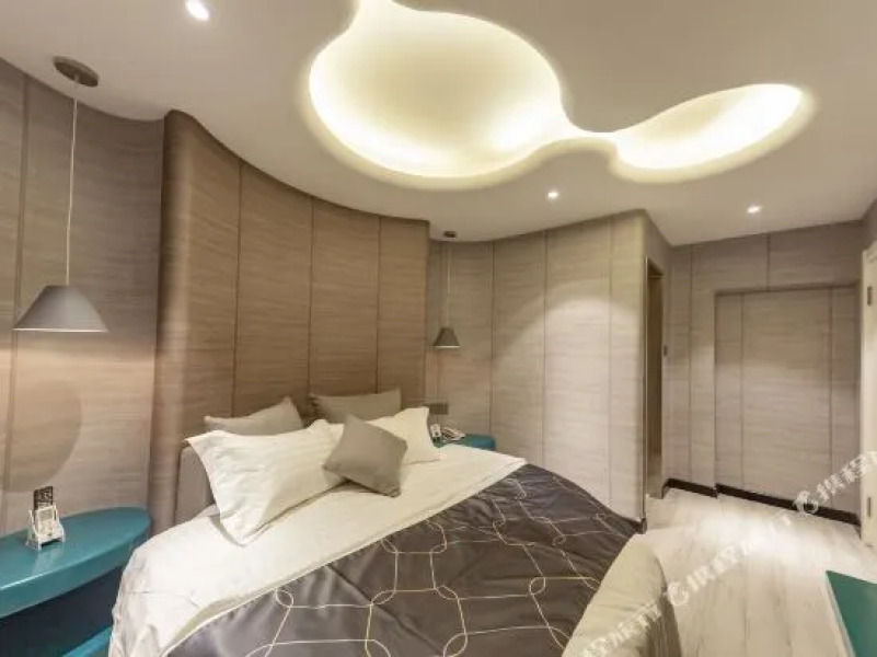 Xintiandi Hotel (Liaoyang Railway Station Friendship Mall)