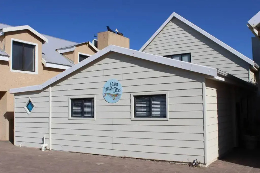 Baby Whale Bliss - Beachfront House