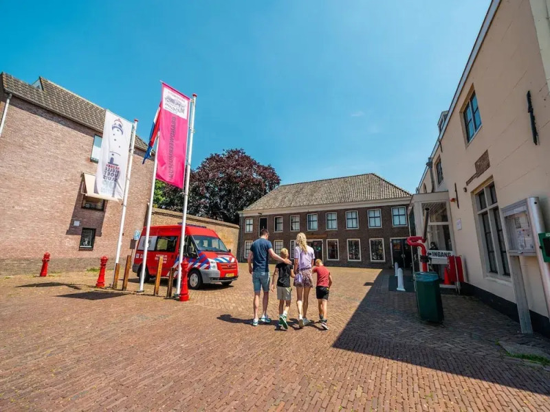 Modern Chalet With Combi Microwave, Near Rockanje