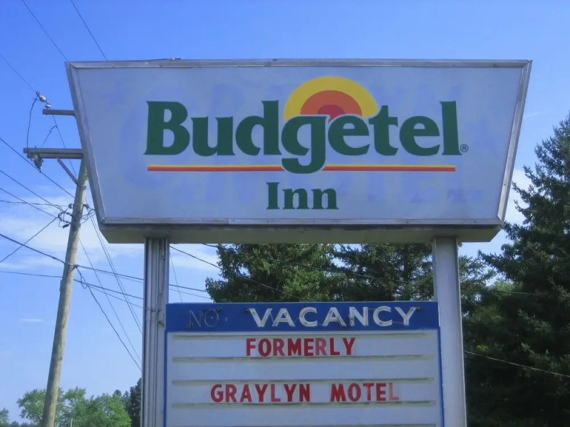 BLUE SKY INN Glens Falls-Saratoga-Lake George