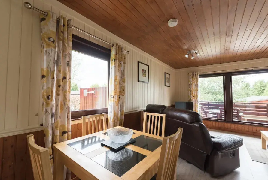 Conifer Lodge 8 With Hot Tub, Newton Stewart