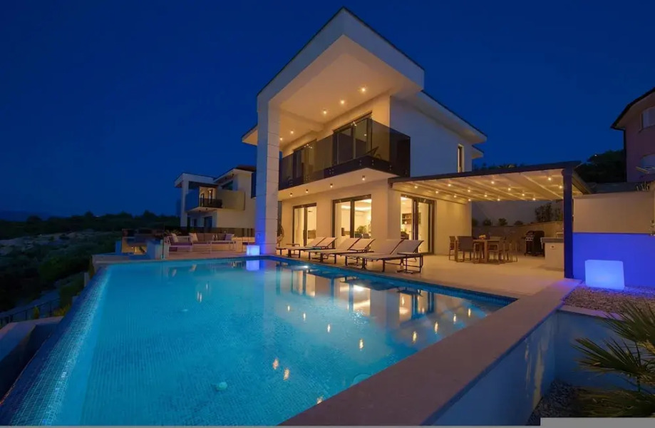 Villa Majestic With Sauna and Beautiful Views