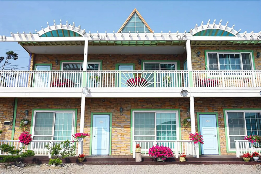 Anmyoendo Gomseom Simile Pension