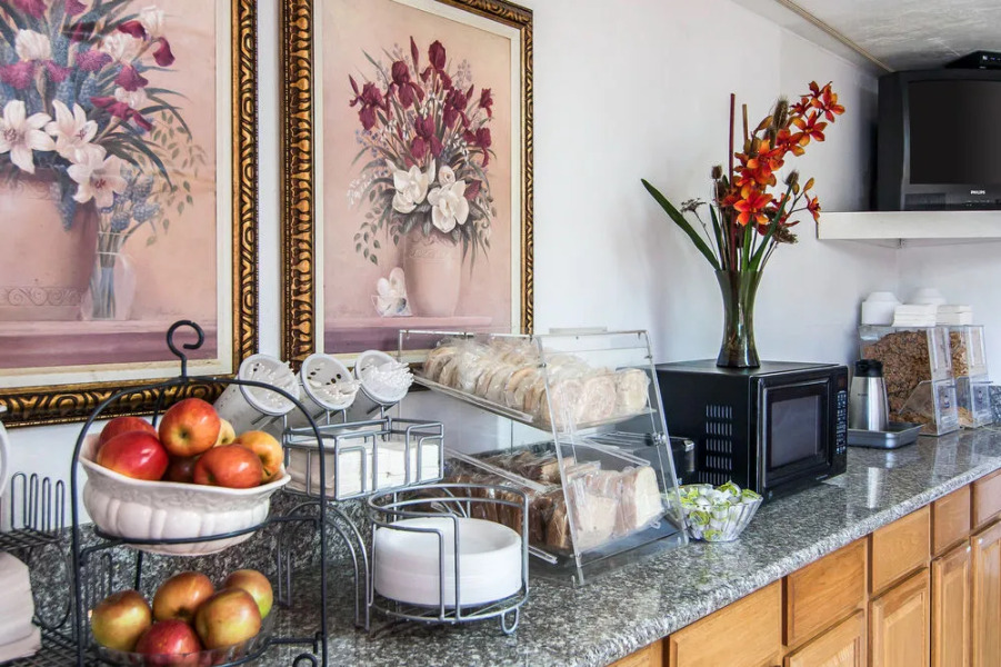 Rodeway Inn & Suites