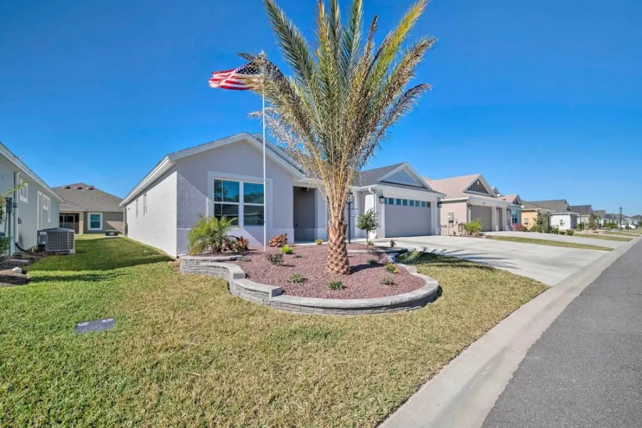 Sunlit Escape in The Villages w/ Screened Porch!