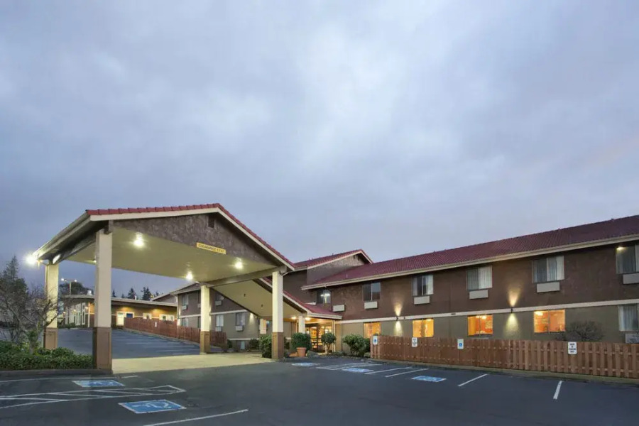 Red Lion Inn & Suites Federal Way