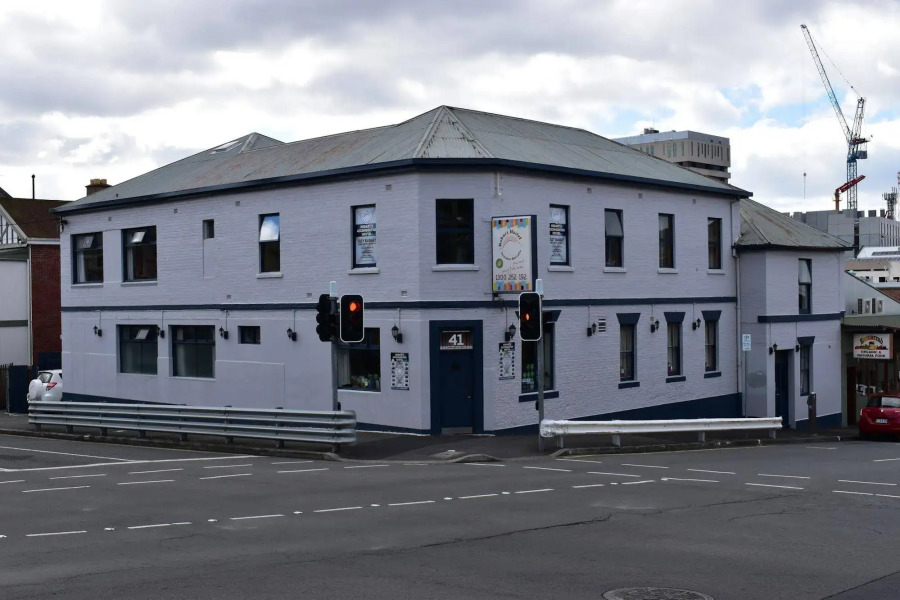 Hobarts Accommodation & Hostel