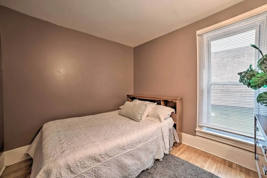 Manistee House w/ Deck: 1/2 Mi to Riverwalk!