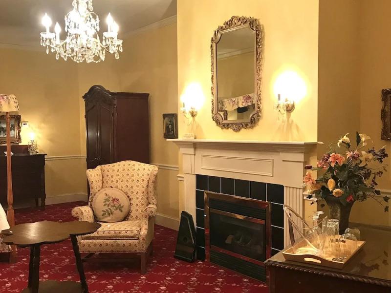 1896 House Country Inn - Barnside Inn