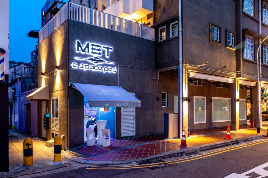 Met A Space Pod @ Arab Street