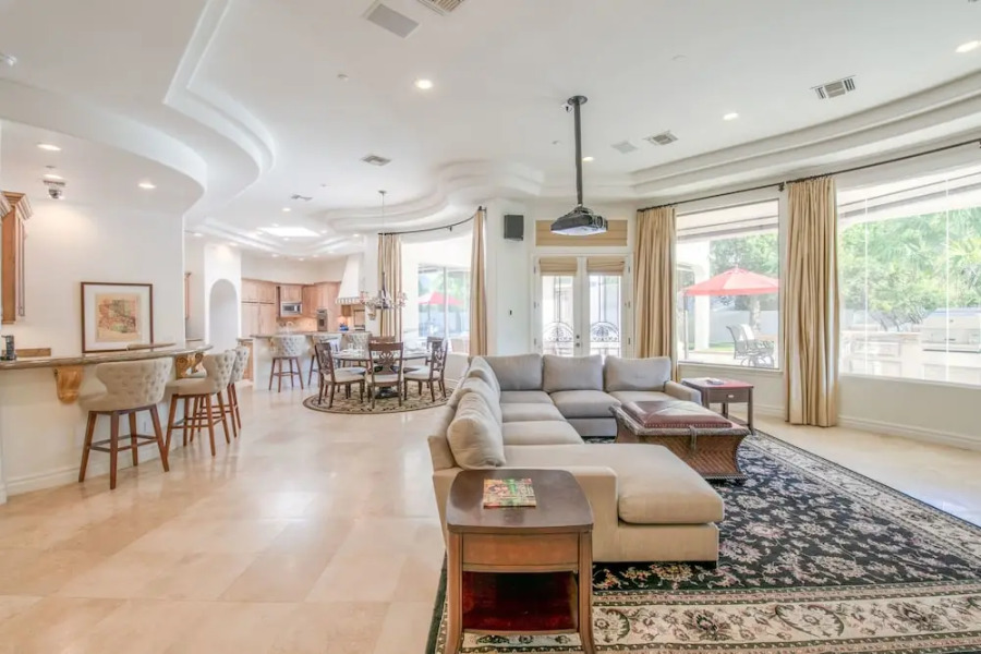 7832 North El Arroyo Road House 5 Bedrooms 5.5 Bathrooms Home