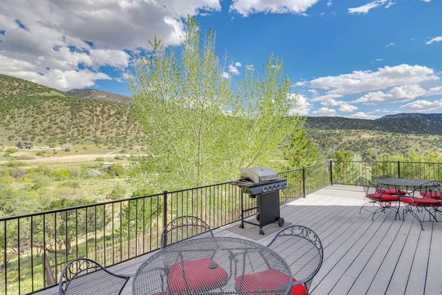 Rustic Sterling Cabin: Walk to Palisade Lake!