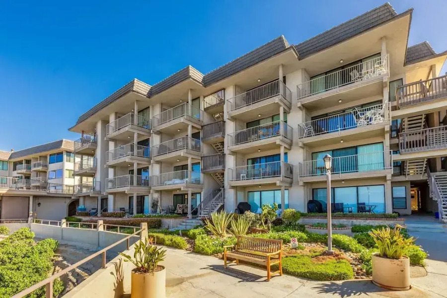 Dmbc 823b 2 Bedroom Condo by RedAwning