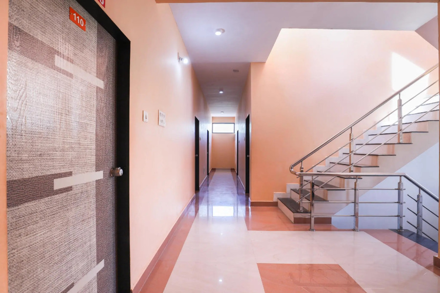 OYO 67047 Hotel Om Rudra