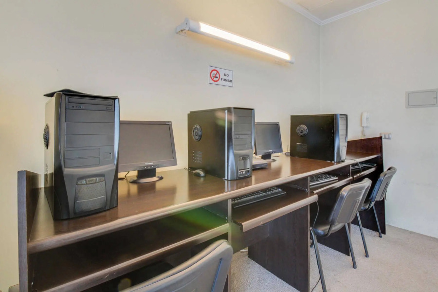 Urban Getaway Near the Sea