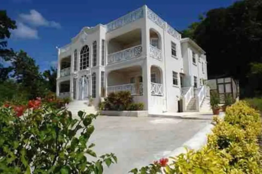 Mullins Heights Villa- 4Bed Penthouse