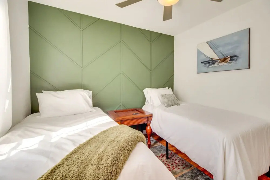 Cheerful Savannah Vacation Rental With Fire Pit!