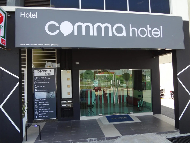 Comma Hotel
