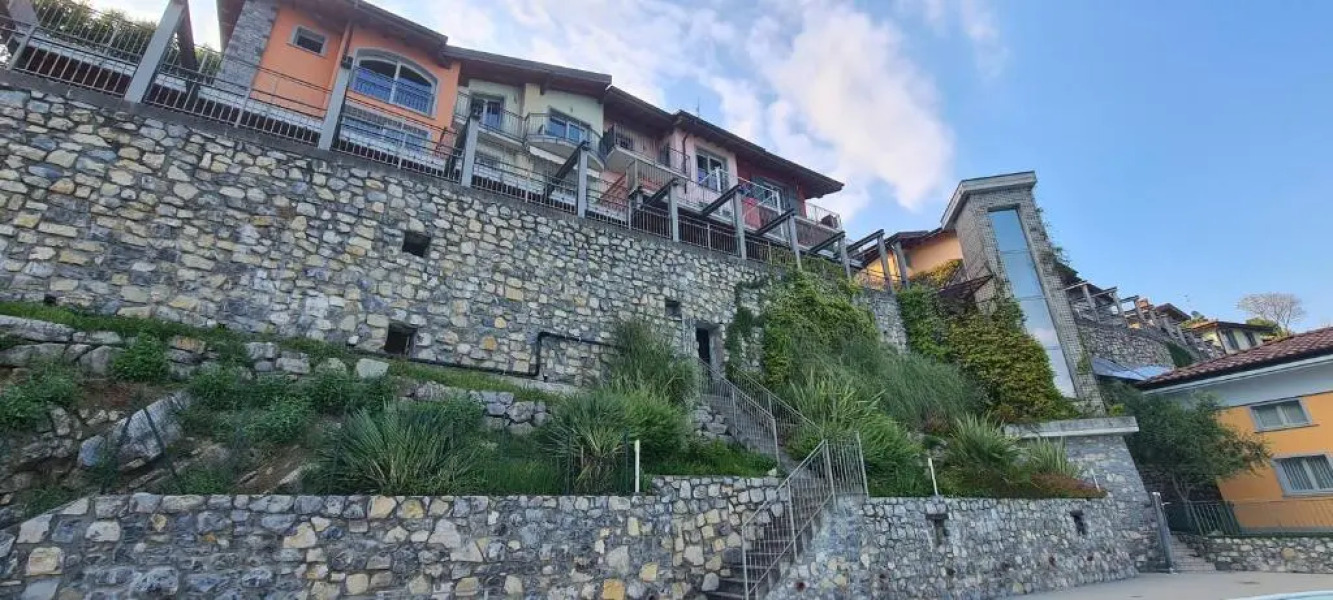 Residence Sirene alloggio Stefania vista lago e piscina