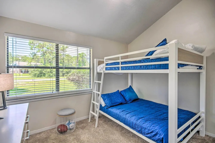 Navarre Home w/ Game Area + Screened-in Porch