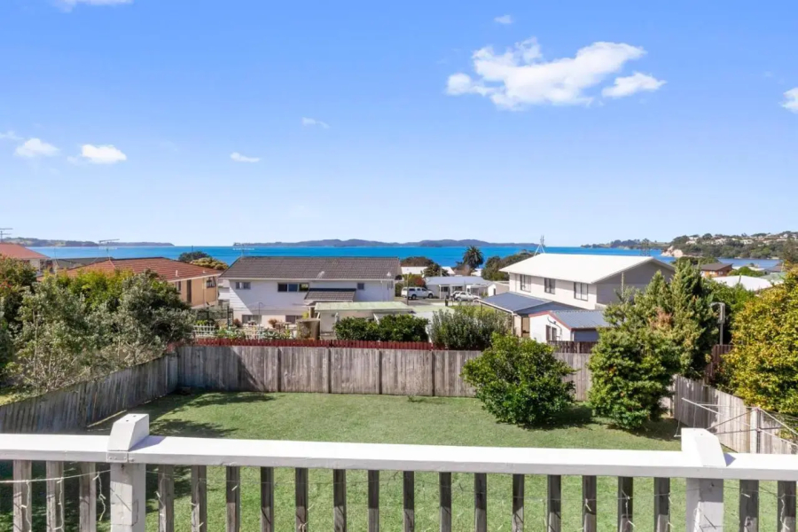 Snells Seaside Bach - Snells Beach Holiday Home