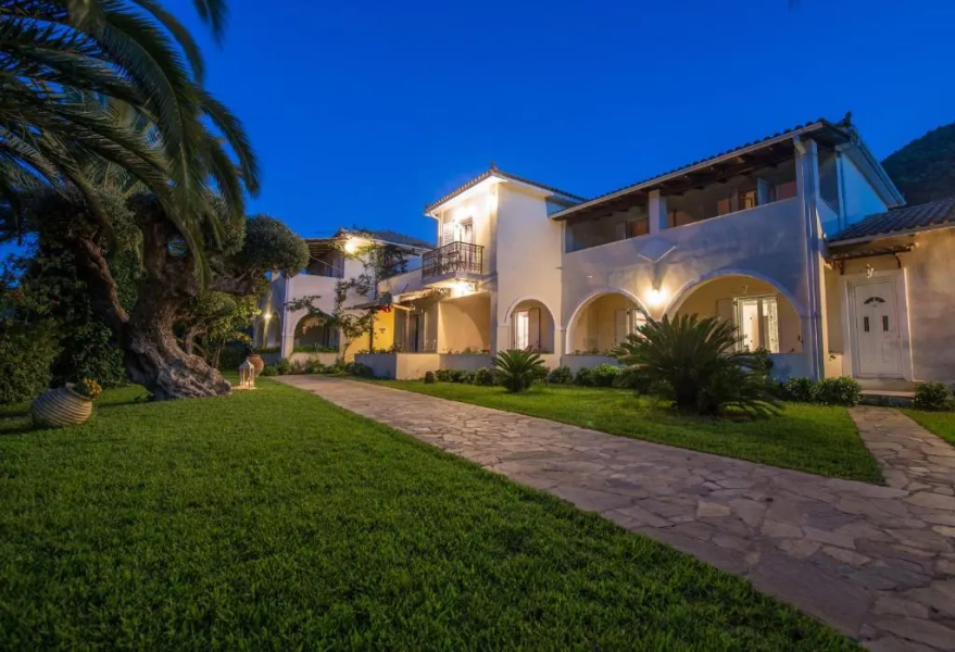 Villa Phoenix Apartments & Studios